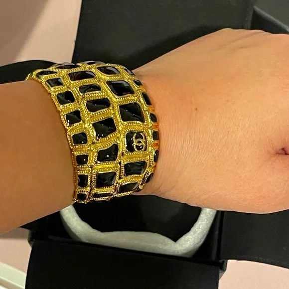🖤Gorgeous Chanel Egyptian Resin Bracelt🖤 - Picture 5 of 7